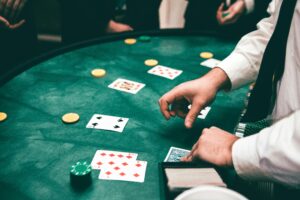 Warum sind bestimmte Pokerstrategien erfolgreicher als andere?